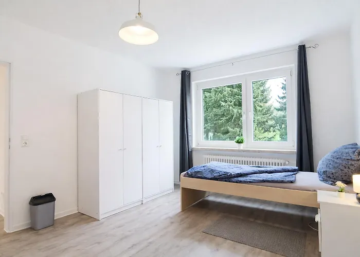 Helle 3-zimmer-wohnung Mit Balkon Apartamento