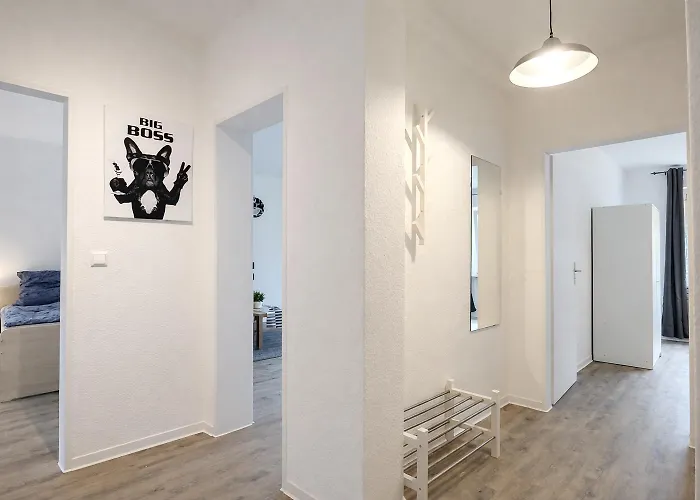 Helle 3-zimmer-wohnung Mit Balkon Apartamento